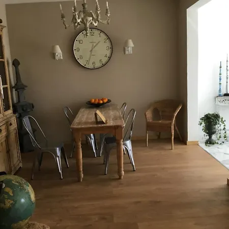 Salinas Apartment *